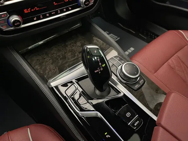 BMW 5 Series — Фото автомобиля 21