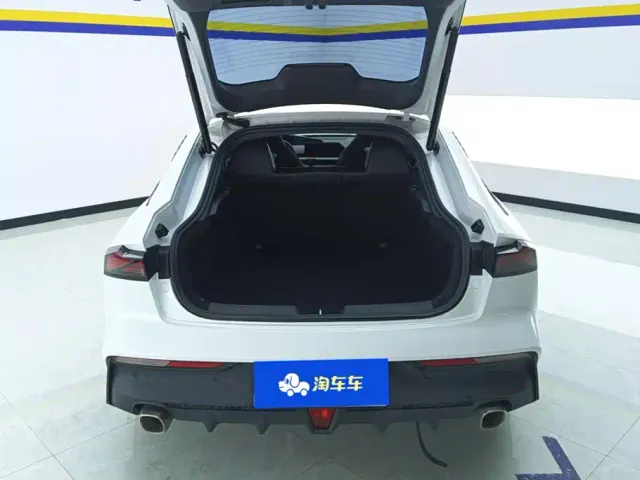 Changan Changan UNI-V 2023 1.5T Premium Edition — Фото автомобиля 4
