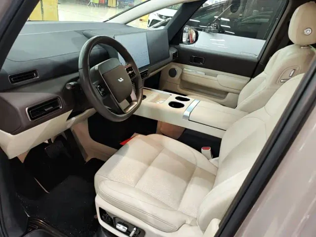 Li Auto MEGA — Фото автомобиля 15