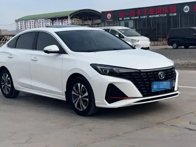 Changan Eado — Фото автомобиля 3