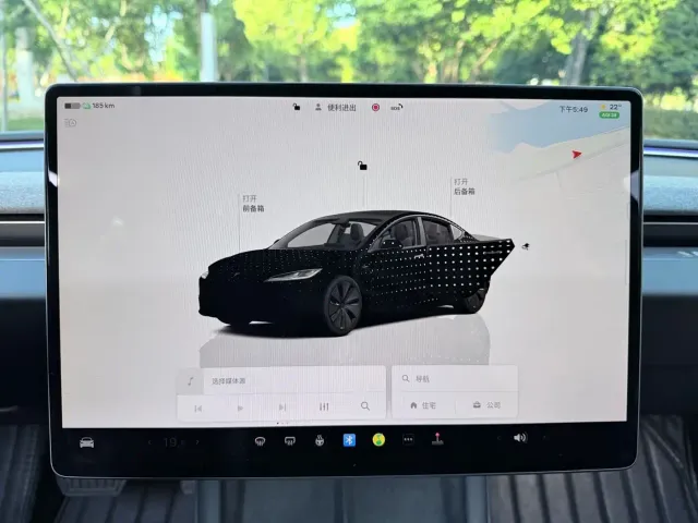 Tesla Model 3 — Фото автомобиля 10