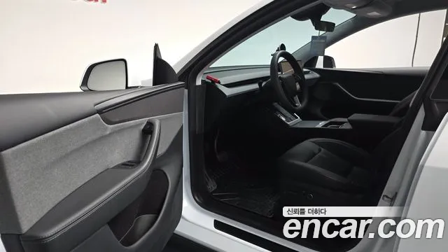 Tesla Model Y — Фото автомобиля 10