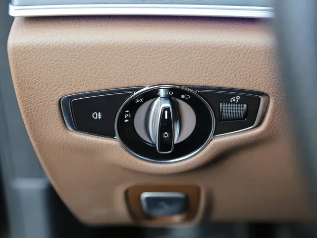 Mercedes-Benz E-Class — Фото автомобиля 16