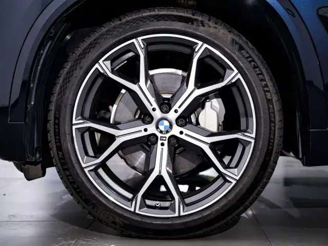 BMW X5 — Фото автомобиля 12