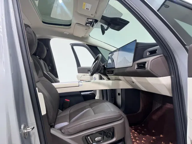 Li Auto MEGA — Фото автомобиля 8