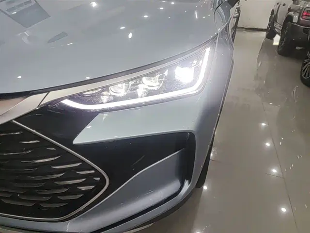 BYD Tang — Фото автомобиля 23