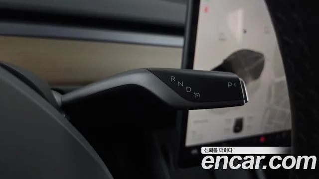 Tesla Model Y — Фото автомобиля 12