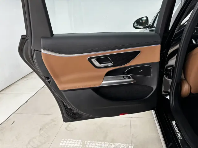 Mercedes-Benz E-Class — Фото автомобиля 19