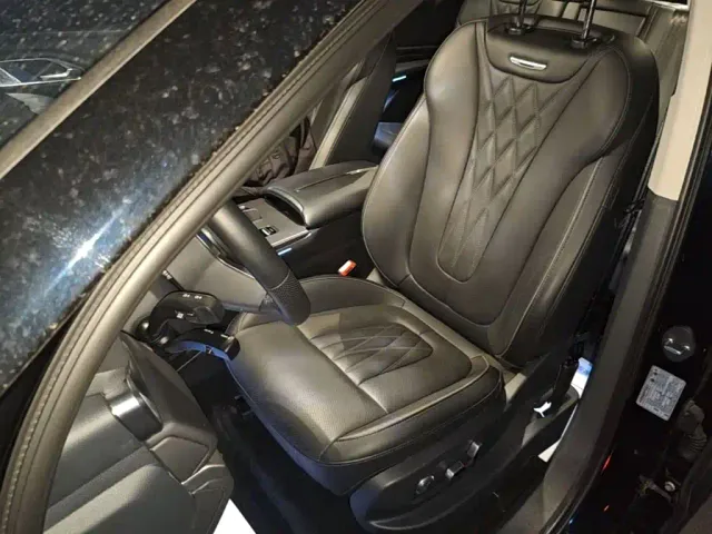 Hongqi HS7 PHEV — Фото автомобиля 14