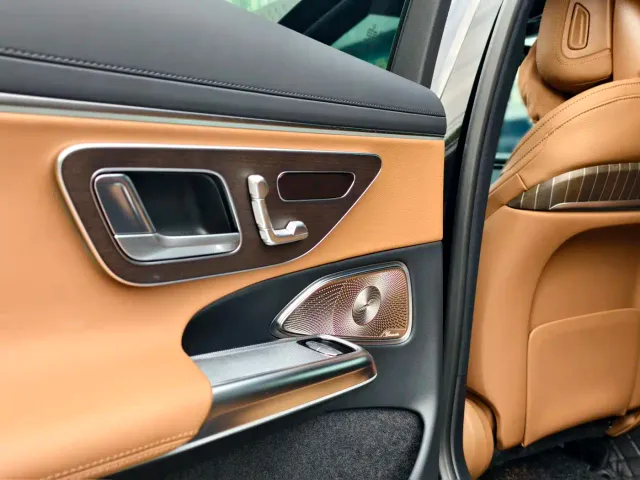Mercedes-Benz E-Class — Фото автомобиля 24