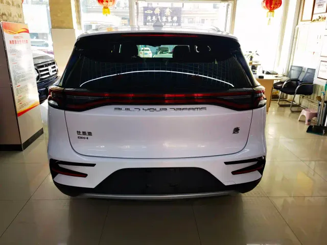 BYD Tang — Фото автомобиля 5