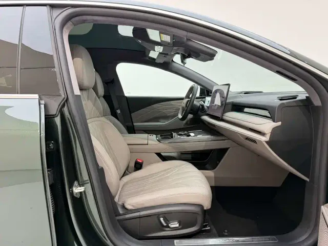 Geely Galaxy Xingyao 8 — Фото автомобиля 17