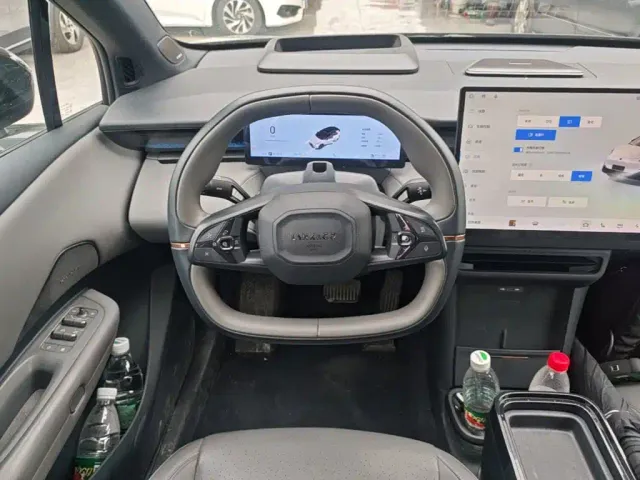 Lynk & Co Z20 — Фото автомобиля 10
