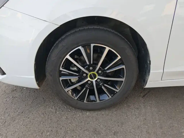 Roewe i5 — Фото автомобиля 22