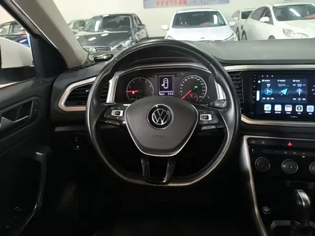 Volkswagen T-Roc — Фото автомобиля 10