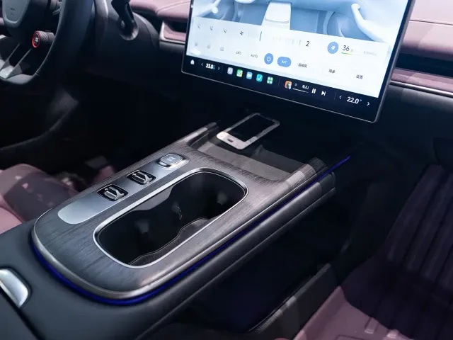 Xiaomi SU7 — Фото автомобиля 14