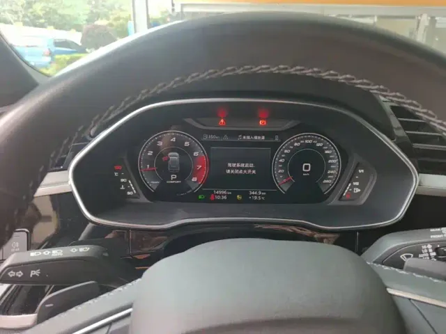 Audi Q3 — Фото автомобиля 11