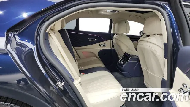 Bentley Flying Spur — Фото автомобиля 12