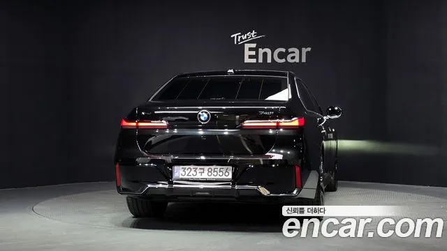Фотография автомобиля — BMW 7-Series