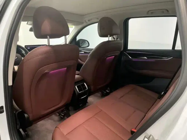 BMW iX3 — Фото автомобиля 7