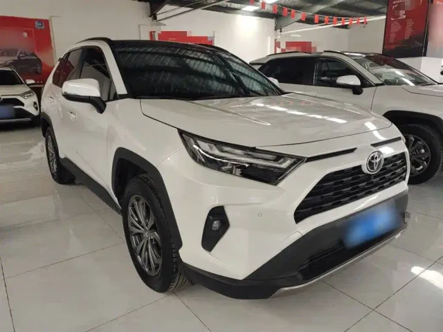 Toyota RAV4 — Фото автомобиля 3