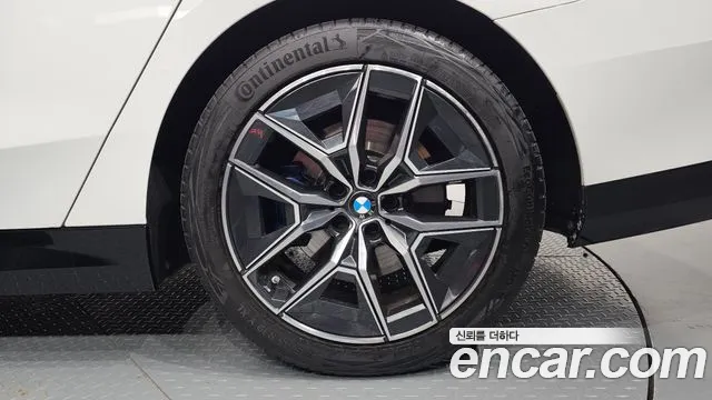 BMW 5 Series G60 — Фото автомобиля 6