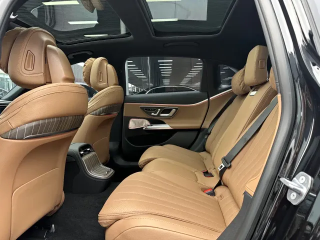 Mercedes-Benz E-Class — Фото автомобиля 8