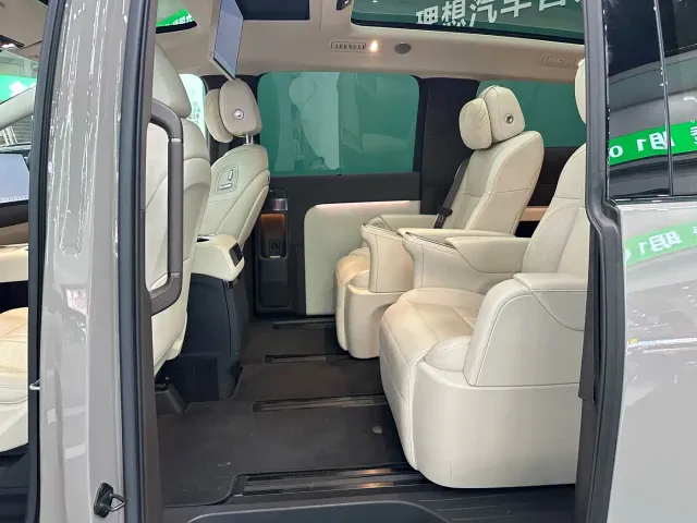 Li Auto MEGA — Фото автомобиля 4