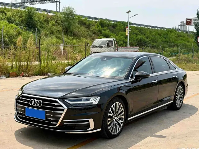 Фотография автомобиля — Audi A8