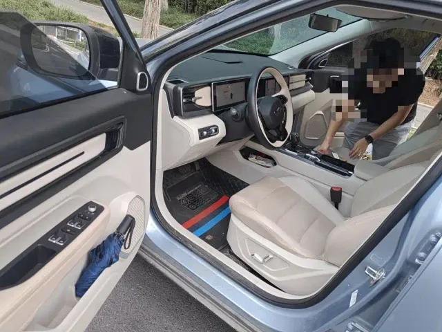 Geely ICON — Фото автомобиля 12
