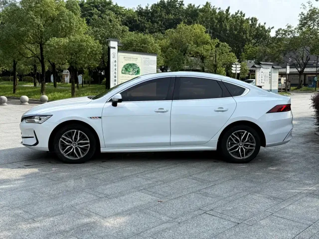 BYD Qin PLUS — Фото автомобиля 15