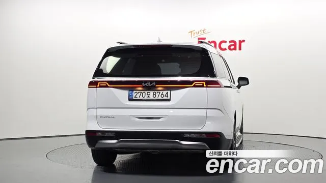 Kia Canival — Фото автомобиля 4