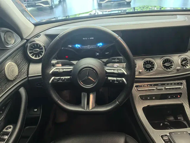 Mercedes-Benz E-Class — Фото автомобиля 18