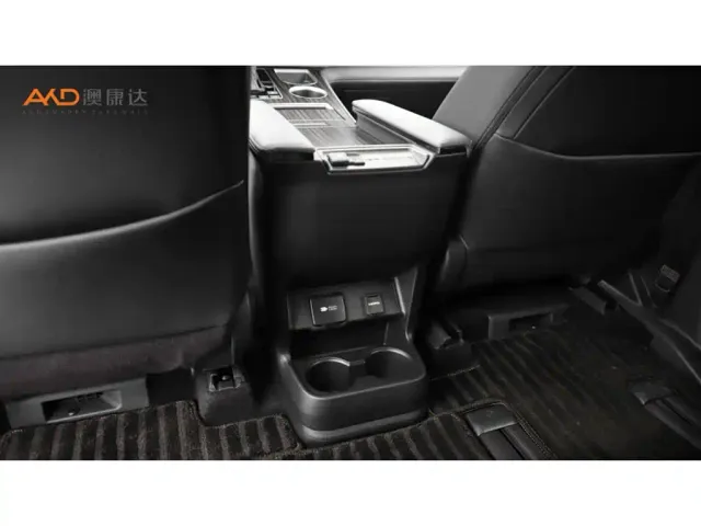 Toyota Granvia — Фото автомобиля 10
