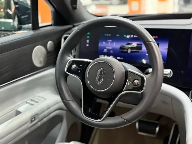 AITO Wenjie AITO M9 2024 Extended Range Ultra 42kWh 6-Seater — Фото автомобиля 6
