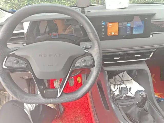 Roewe i5 — Фото автомобиля 12