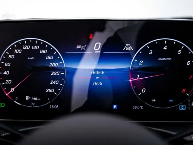 Mercedes-Benz C-Class — Фото автомобиля 16