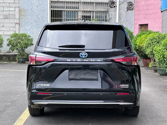 Toyota Sienna — Фото автомобиля 13