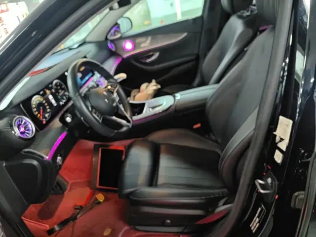 Mercedes-Benz E-Class — Фото автомобиля 14
