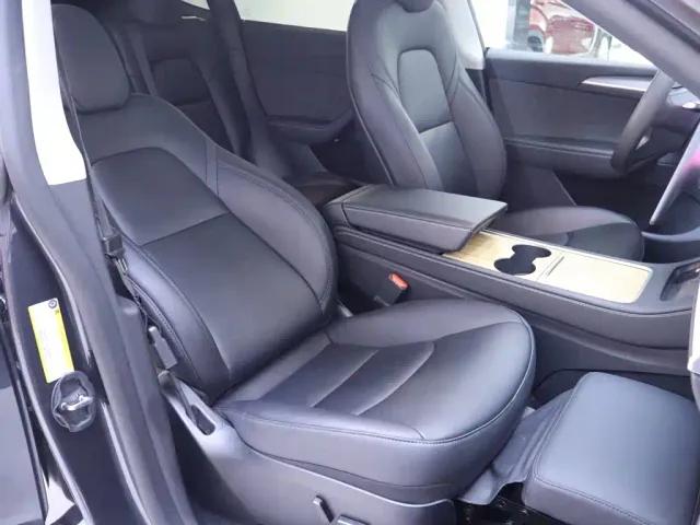 Tesla Model Y — Фото автомобиля 24