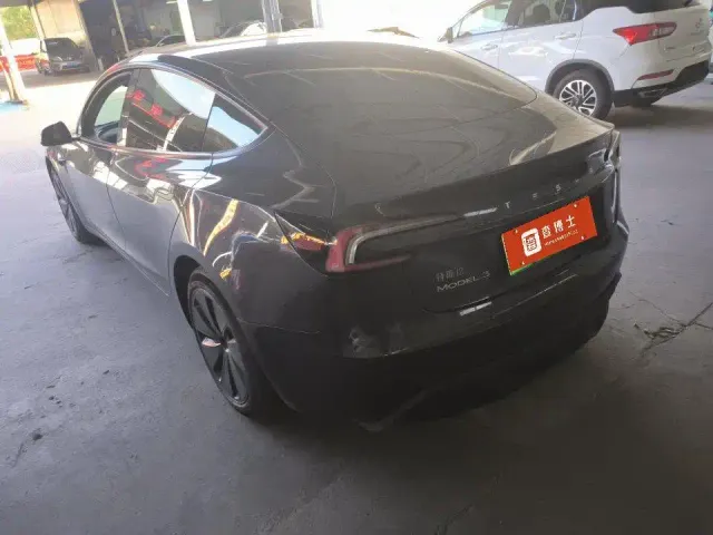 Tesla Model 3 — Фото автомобиля 13
