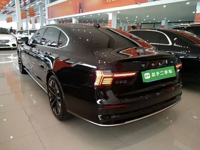 Volvo S90 — Фото автомобиля 4
