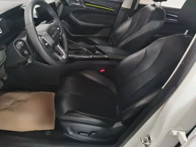Roewe i5 — Фото автомобиля 14