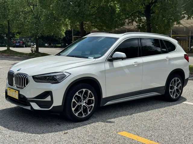 Фотография автомобиля — BMW X1