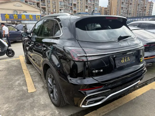 Hongqi HS5 — Фото автомобиля 14