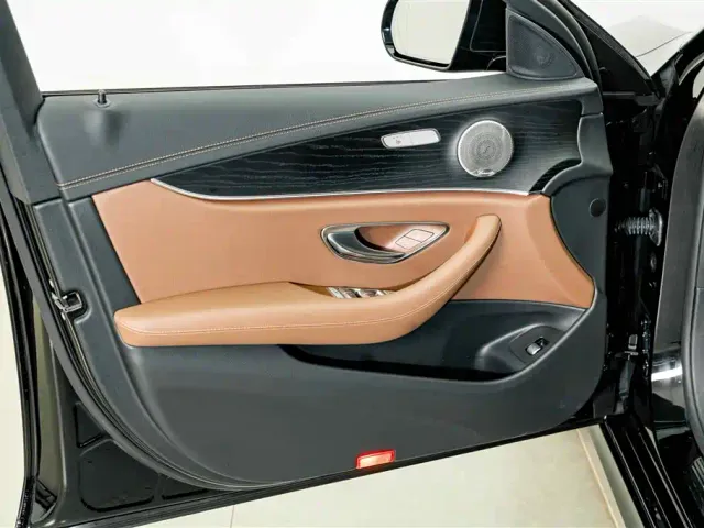Mercedes-Benz E-Class — Фото автомобиля 16