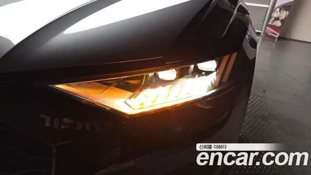 Audi Q8 55 TFSI quattro Premium — Фото автомобиля 16