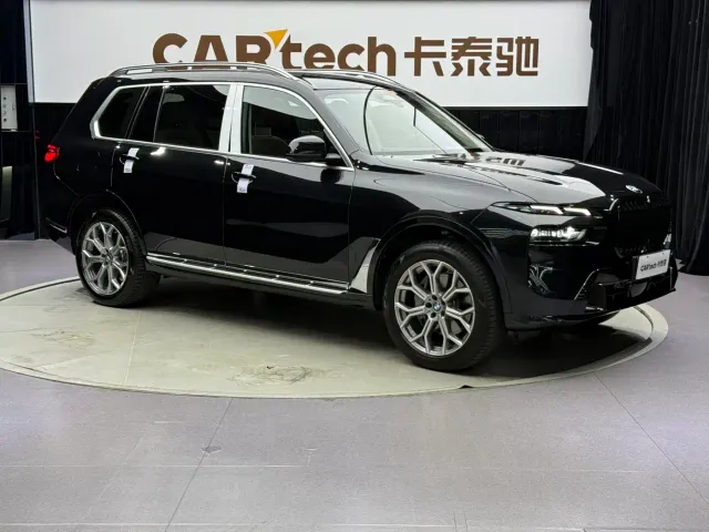 BMW X7 — Фото автомобиля 2