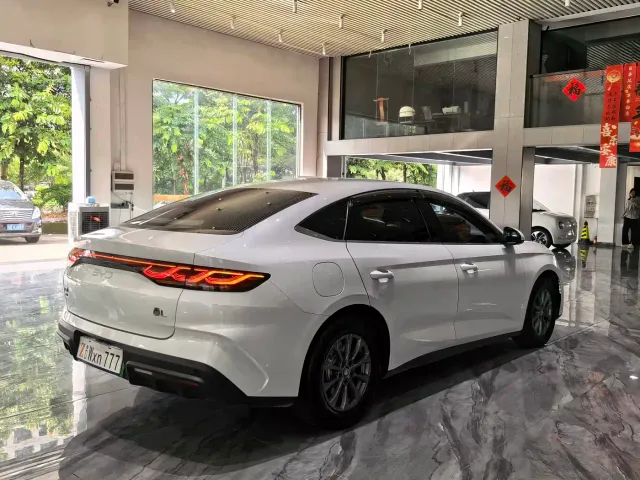 BYD Qin L — Фото автомобиля 22