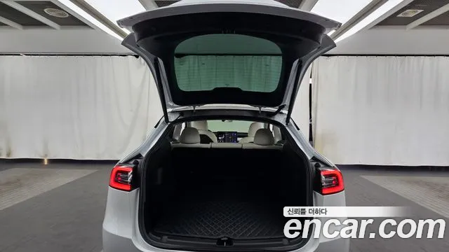 Tesla Model Y — Фото автомобиля 20